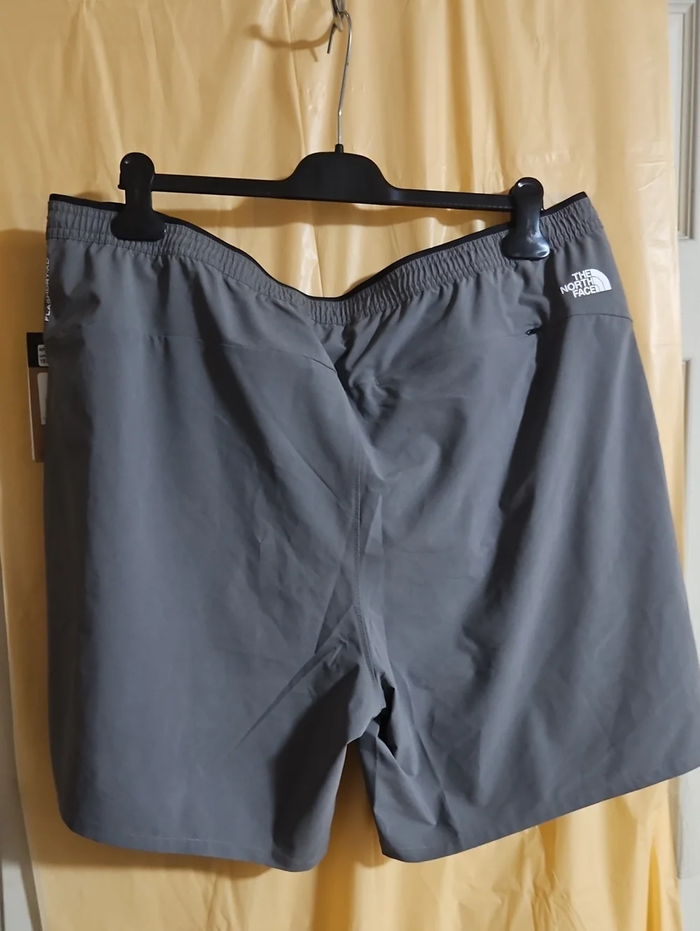 The North Face Wander 2.0 Shorts: GRAY: NEW WITH TAGS: SIZE XXL